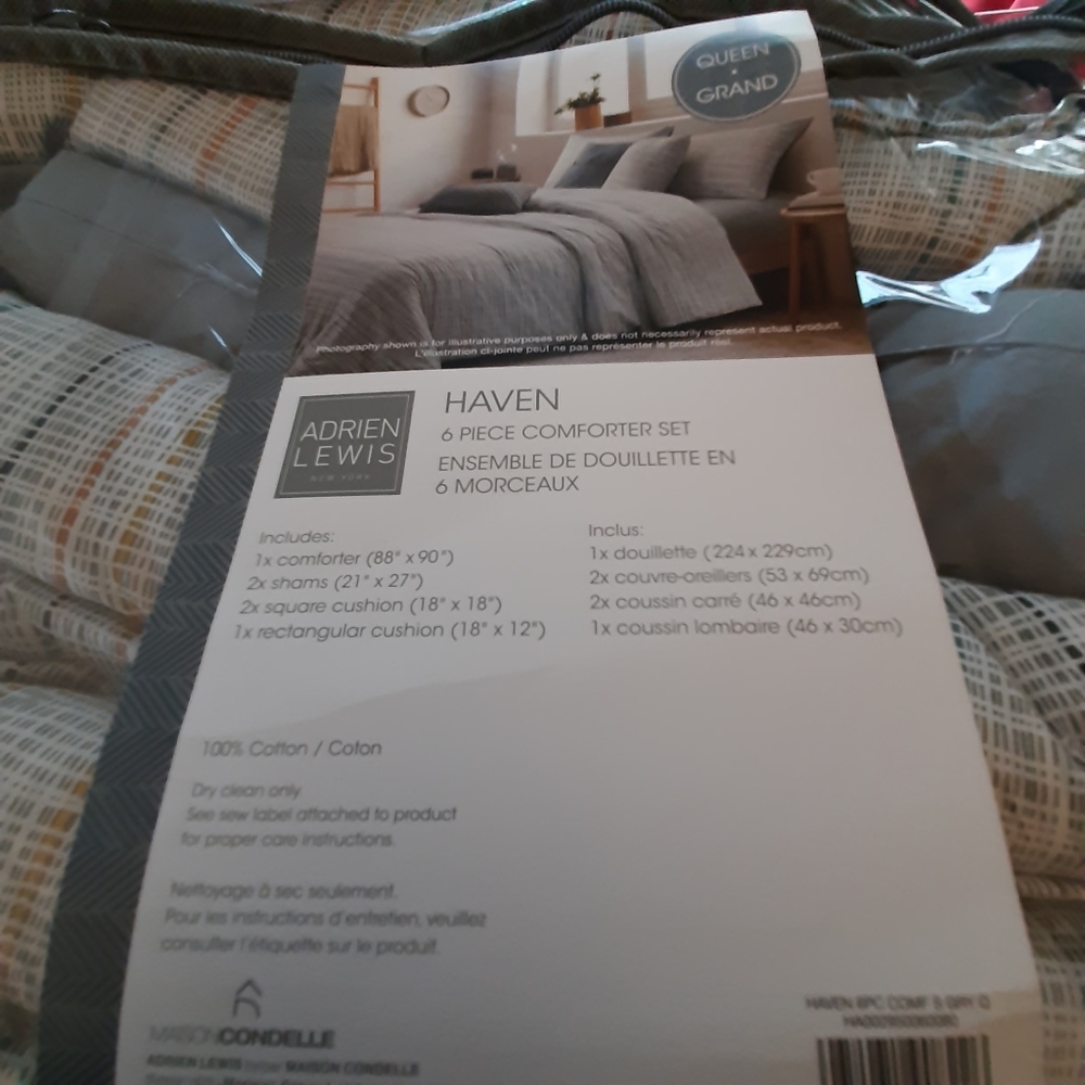 Bedding (Queen Set ) - Picture 8 of 9